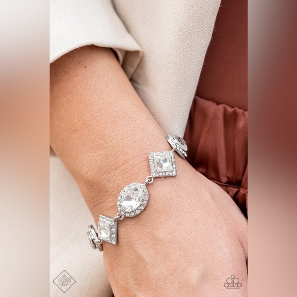 Fiercely 5th Avenue September Fashion Fix Set- Sold all together - Picture 4 of 5